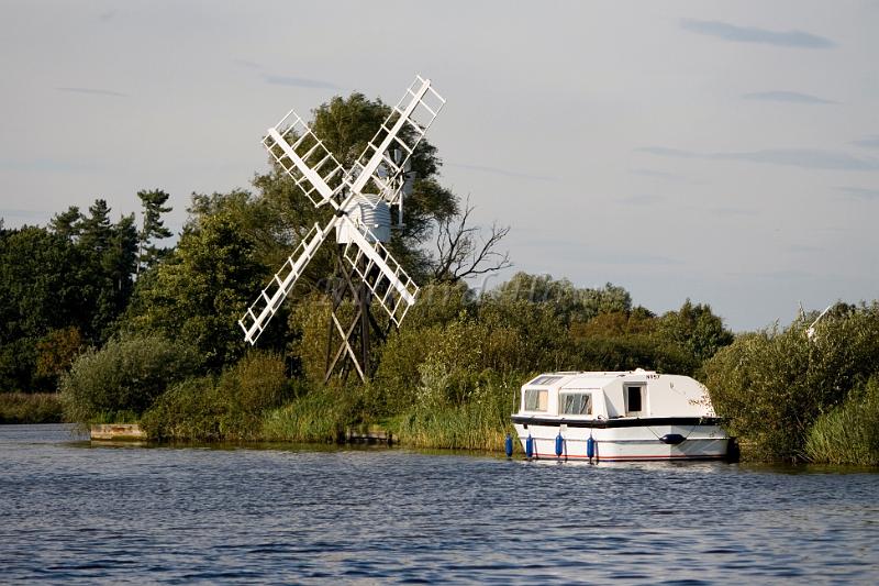 broads boats 2.jpg
